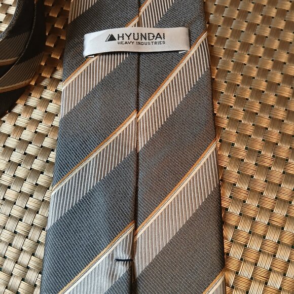 Hyundai Heavy Industries Silk Repp Gray Striped Tie (0403) - Picture 4 of 6
